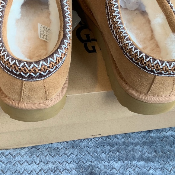 EUC Women’s UGG Tasman Chestnut In Box Size 10 - Picture 15 of 17
